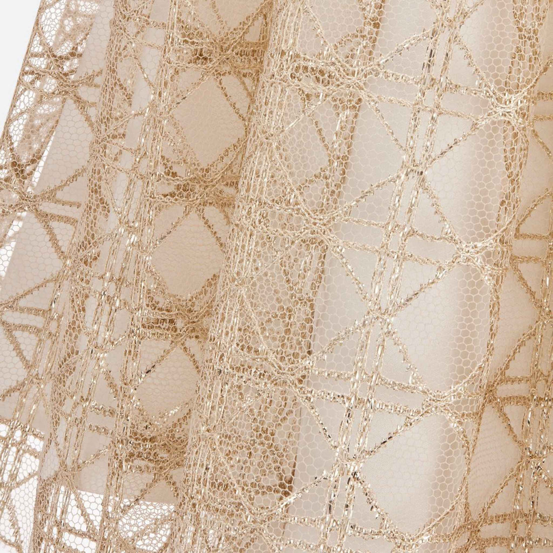 alt
تنورة Dior للأطفال بقصّة A بلمسة ذهبية من دانتيل كاناج، عرض عن قرب