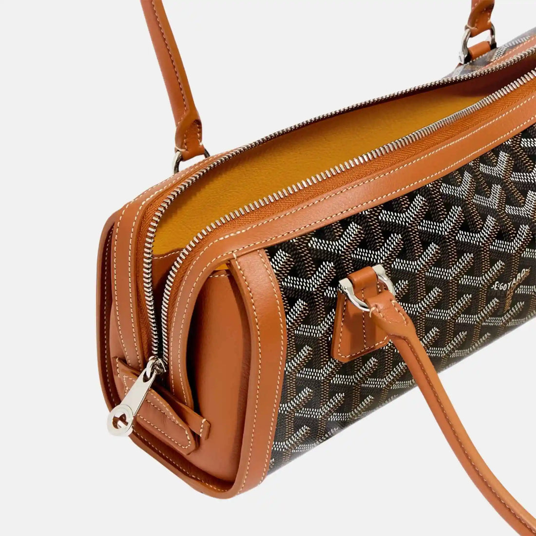 حقيبة Goyard Bonbonniere، باللونين الأسود والبني، من الداخل