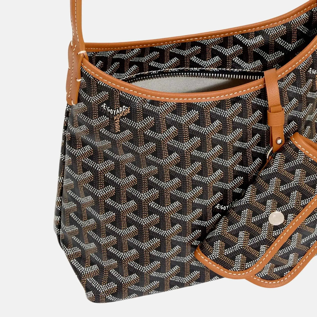حقيبة Goyard هوبو بوهيم ميني، باللونين الأسود والبني، عن قرب