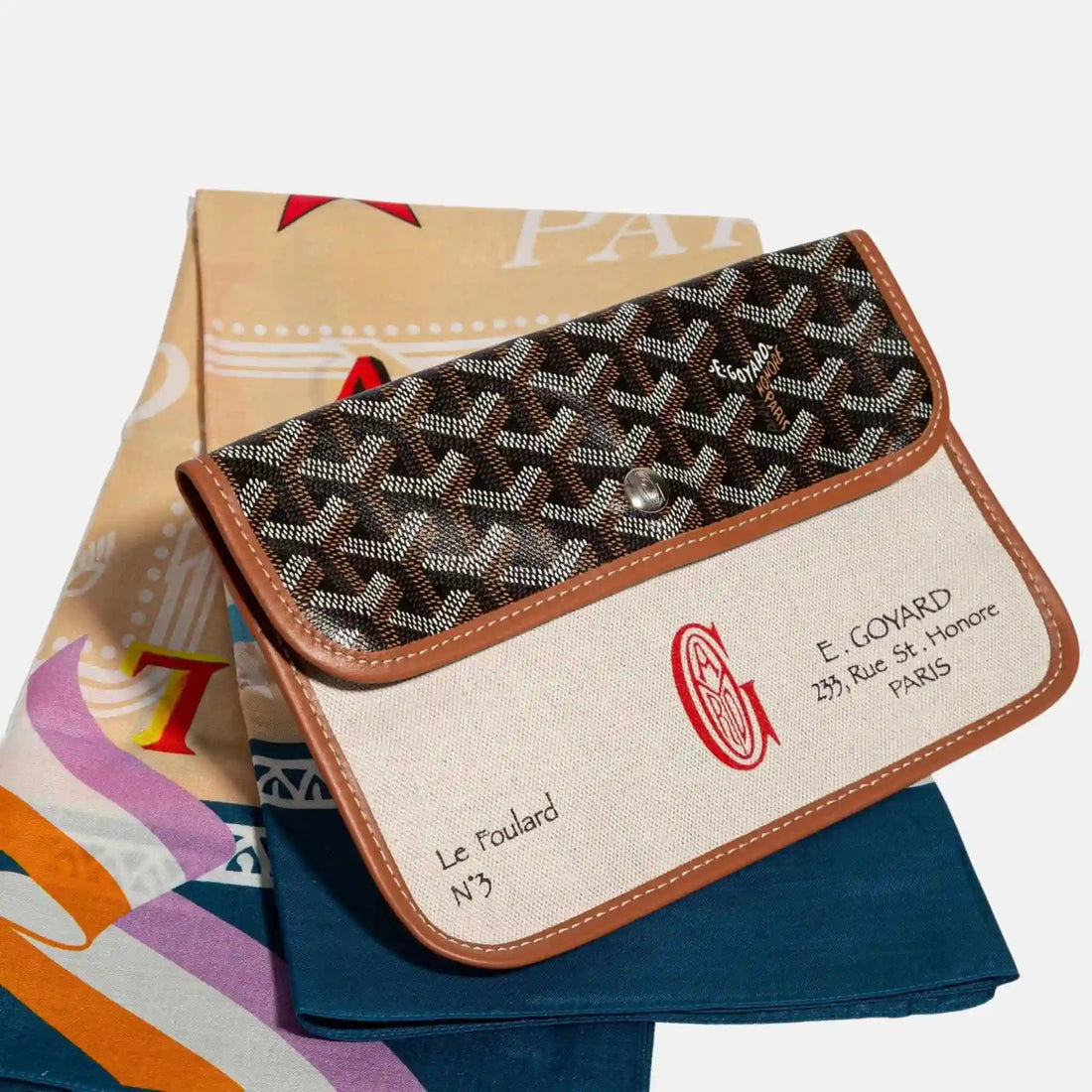 وشاح Goyard رقم 3، أزرق كحلي وبيج، غطاء