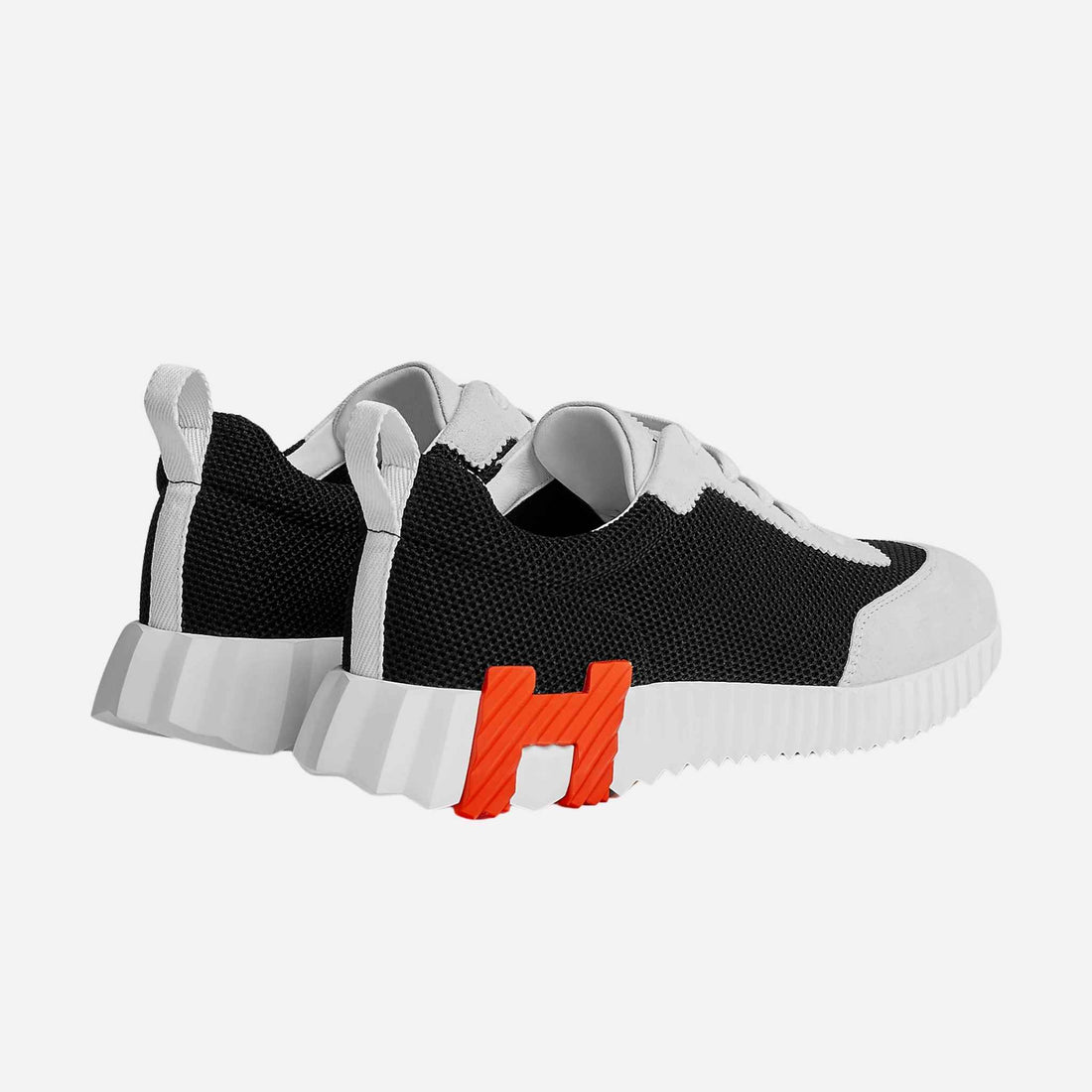 alt
حذاء سنيكرز Hermes Bouncing شبكي من الهواء وشامواه للنساء، أسود وأبيض، من الخلف