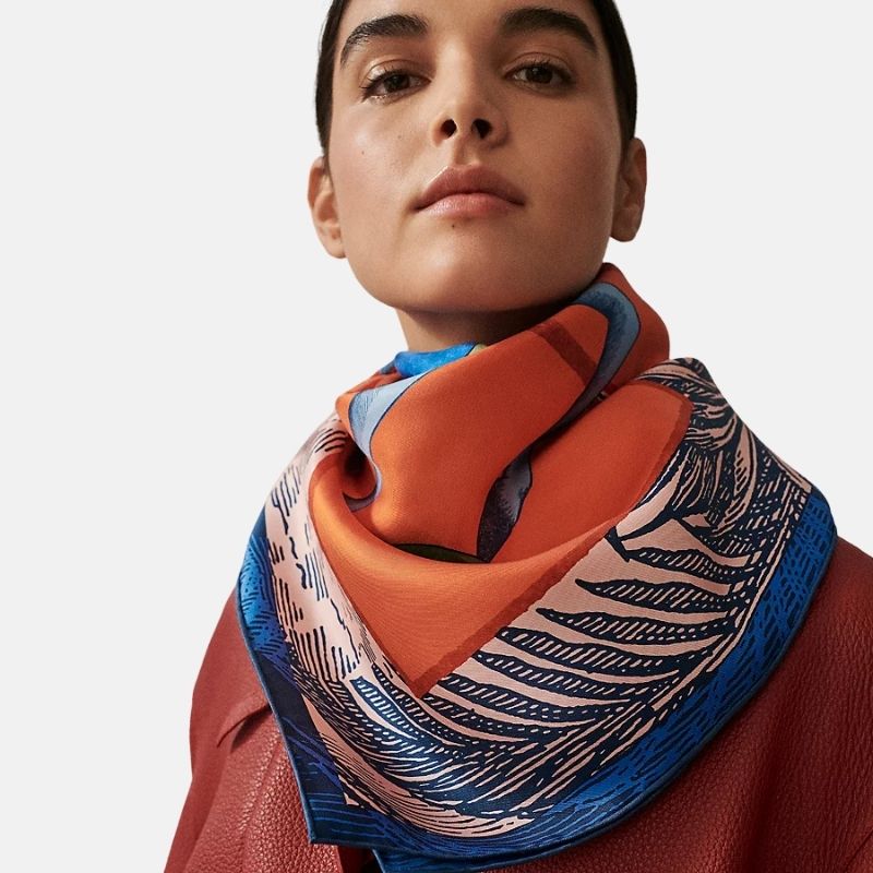 Hermes Cavalier En Formes Scarf 90, Bleu Moyen, Model