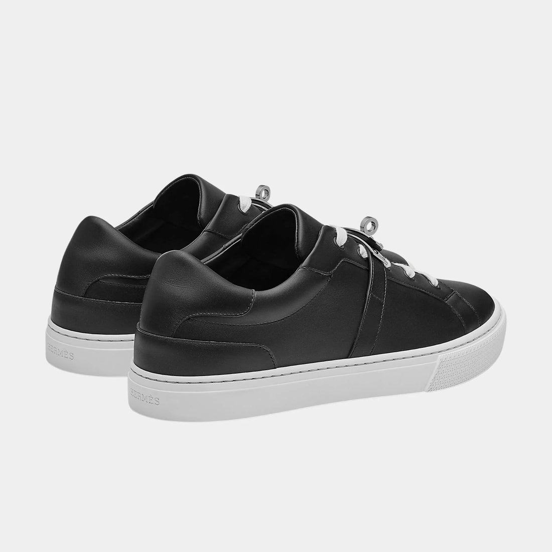 alt
Hermes Day Sneaker من جلد العجل مع مشبك مطلي بالبلاديوم، أسود، من الخلف
