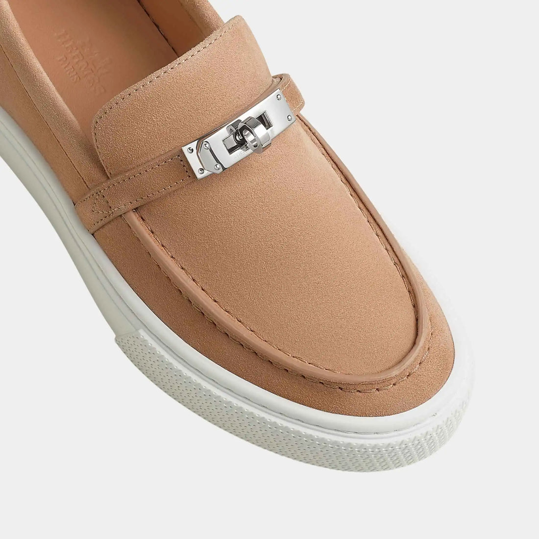 Hermes حذاء سنيكر سهل الارتداء من جلد ماعز سويدي، بيج بيرلينو، علوي