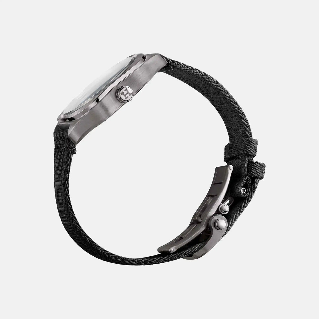alt
ساعة Hermes H08 42mm من التيتانيوم، من الجانب