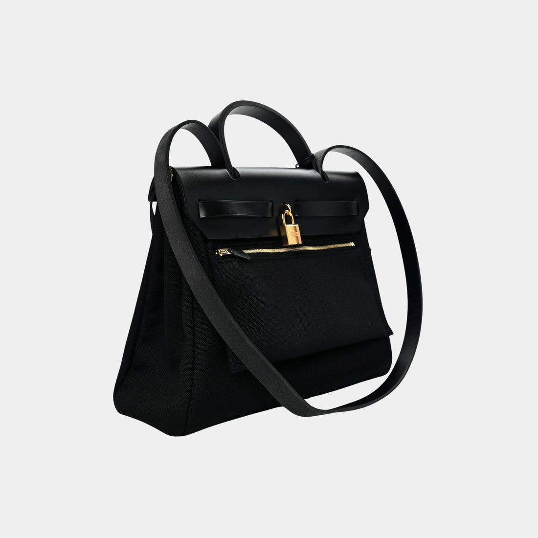 Hermes Herbag 31 قماش Vache Hunter أسود، من الخلف