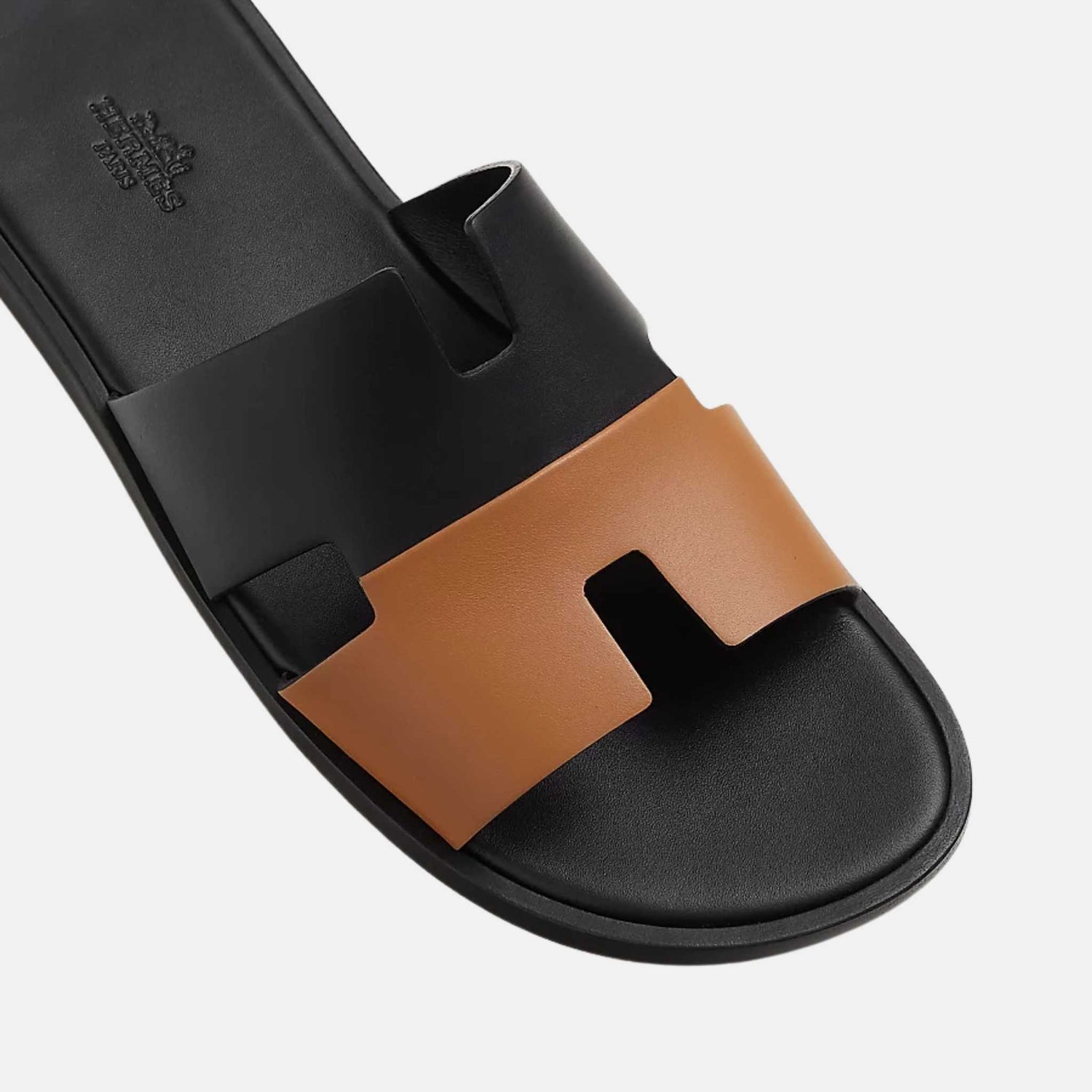 Hermes Izmir Sandal Duo Tone In Calfskin, Noir Naturel, Top