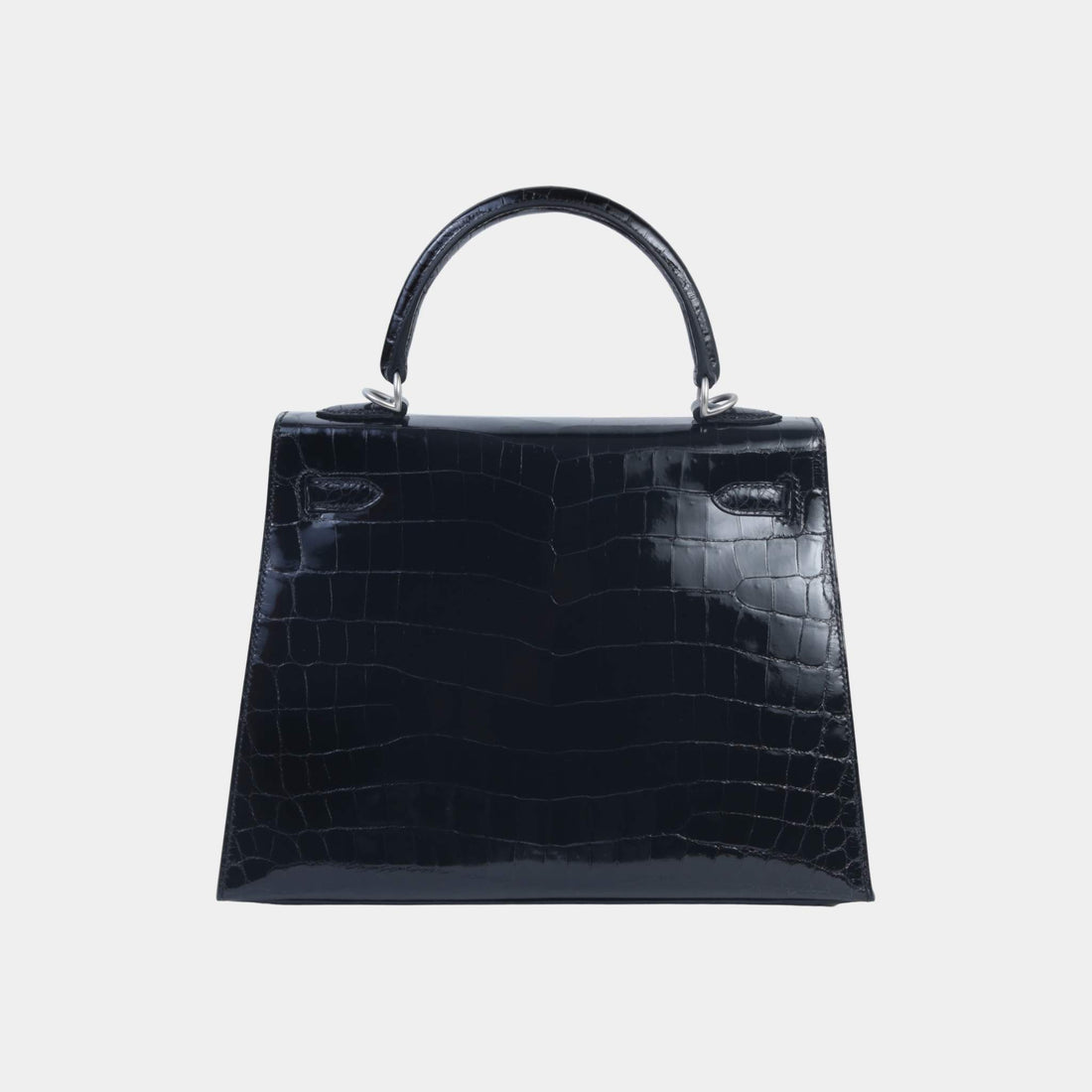 alt
Hermes Kelly 25 من جلد تمساح النيلوتيك اللامع بنمط سيلير، أسود مع معدن بلاتيني، ظهر