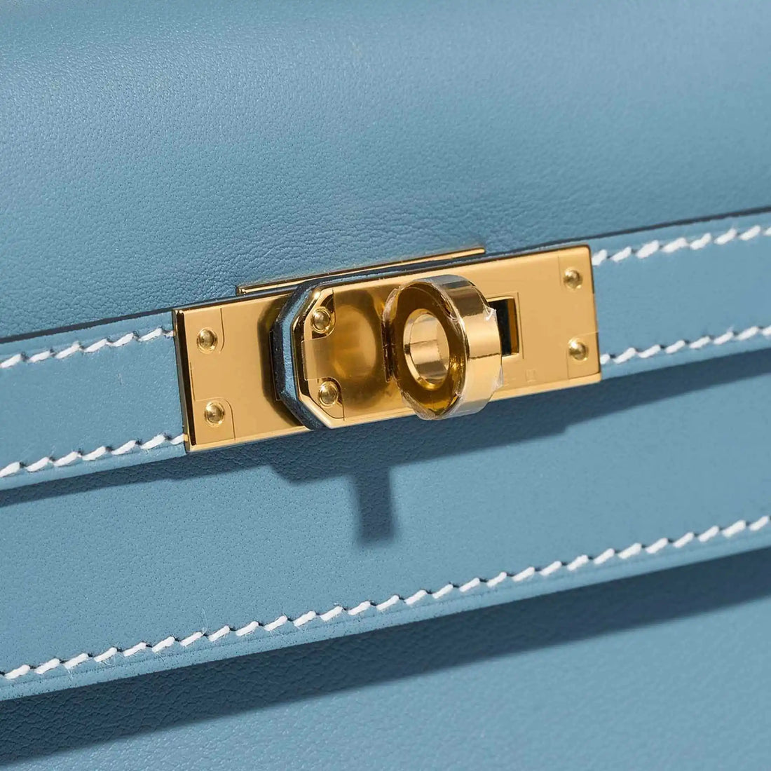 Hermes Kelly Pochette Swift Bleu Jean، لقطة مقربة