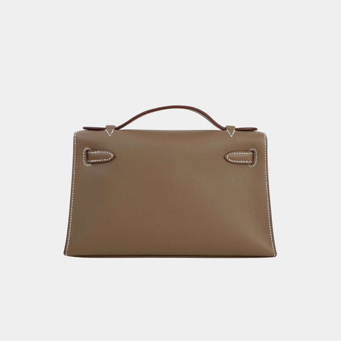 Hermes Kelly Pochette Swift Etoupe GHW، من الخلف