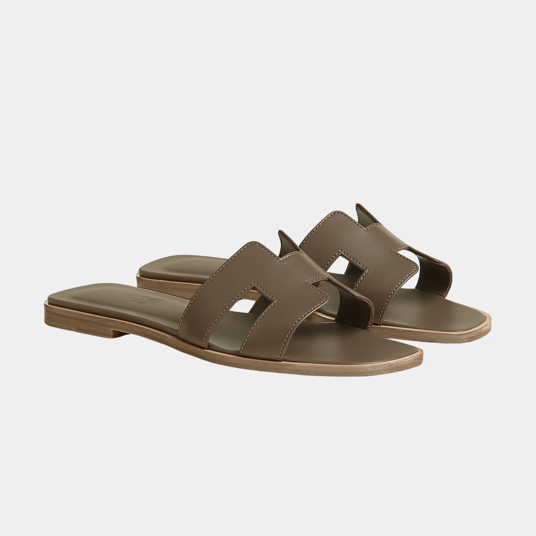Hermes Oran Sandal in Calfskin Leather, Etoupe, Front