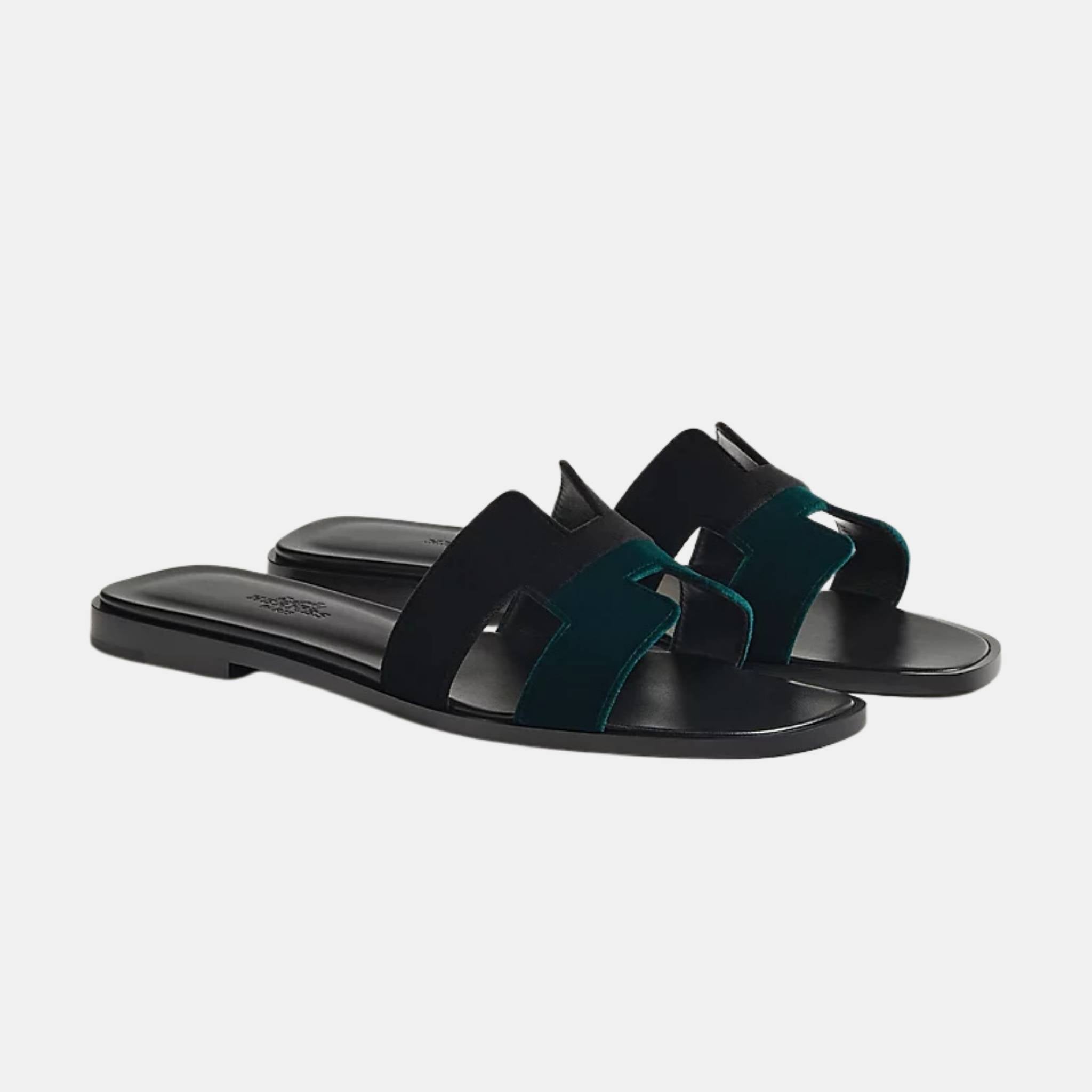 Hermes Oran Sandal Velvet, Noir/Vert Mousse, Front View