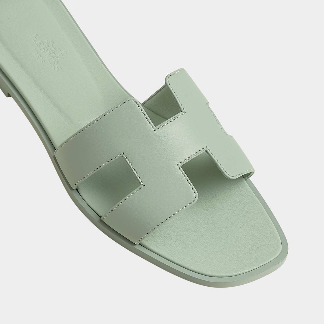 صنادل Hermes Oran من جلد العجل، Vert Deau، Top