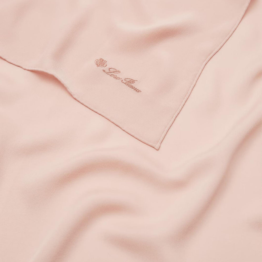 شال Loro Piana Veil من الحرير، Pineapple Rose، لقطة مقرّبة