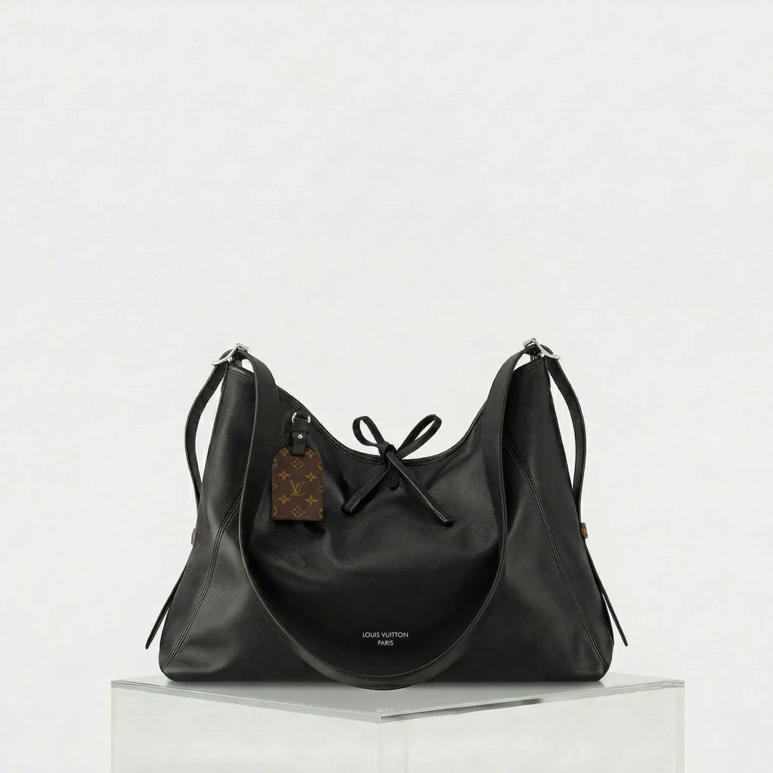 Louis Vuitton CarryAll Vibe MM, Front