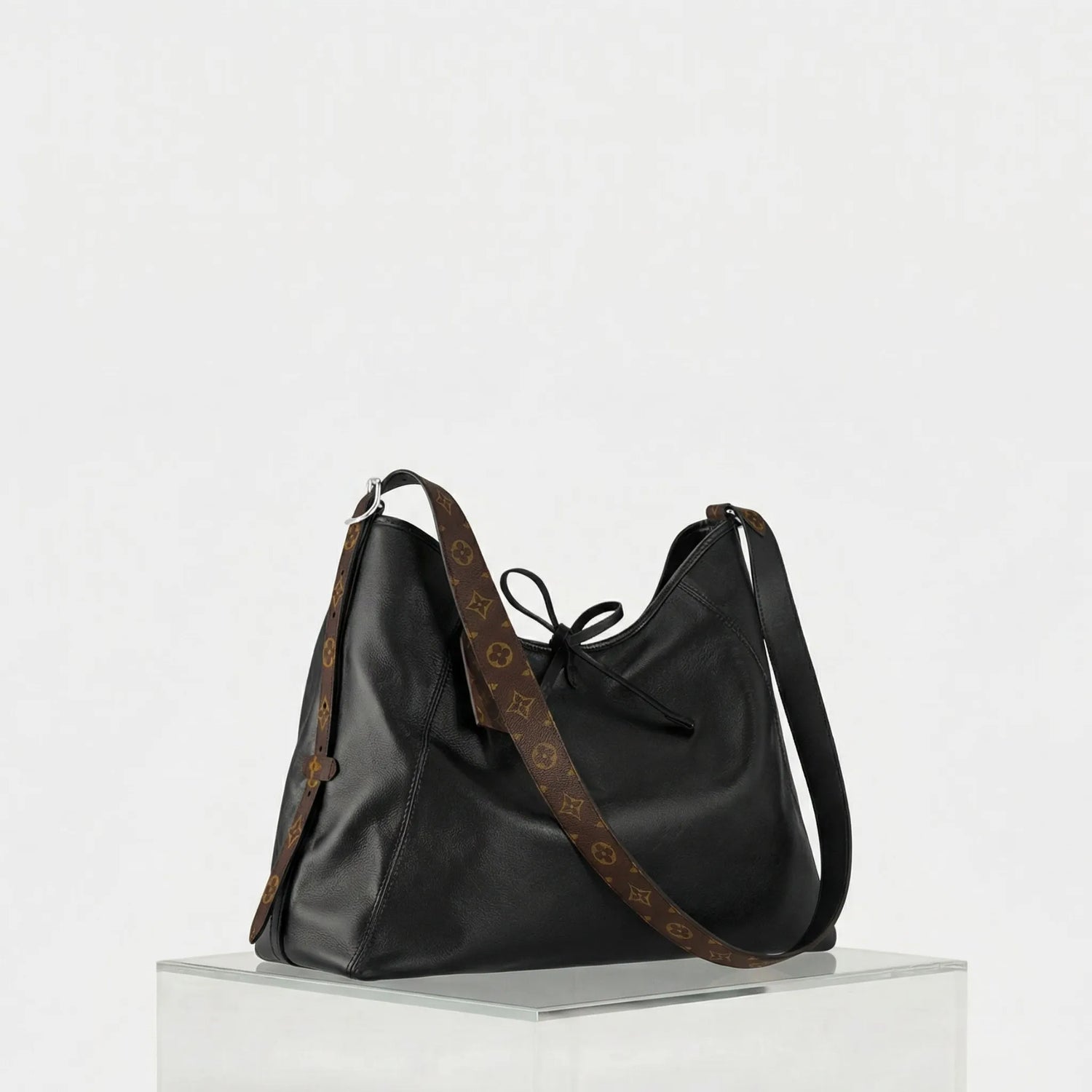 Louis Vuitton CarryAll Vibe MM, Side
