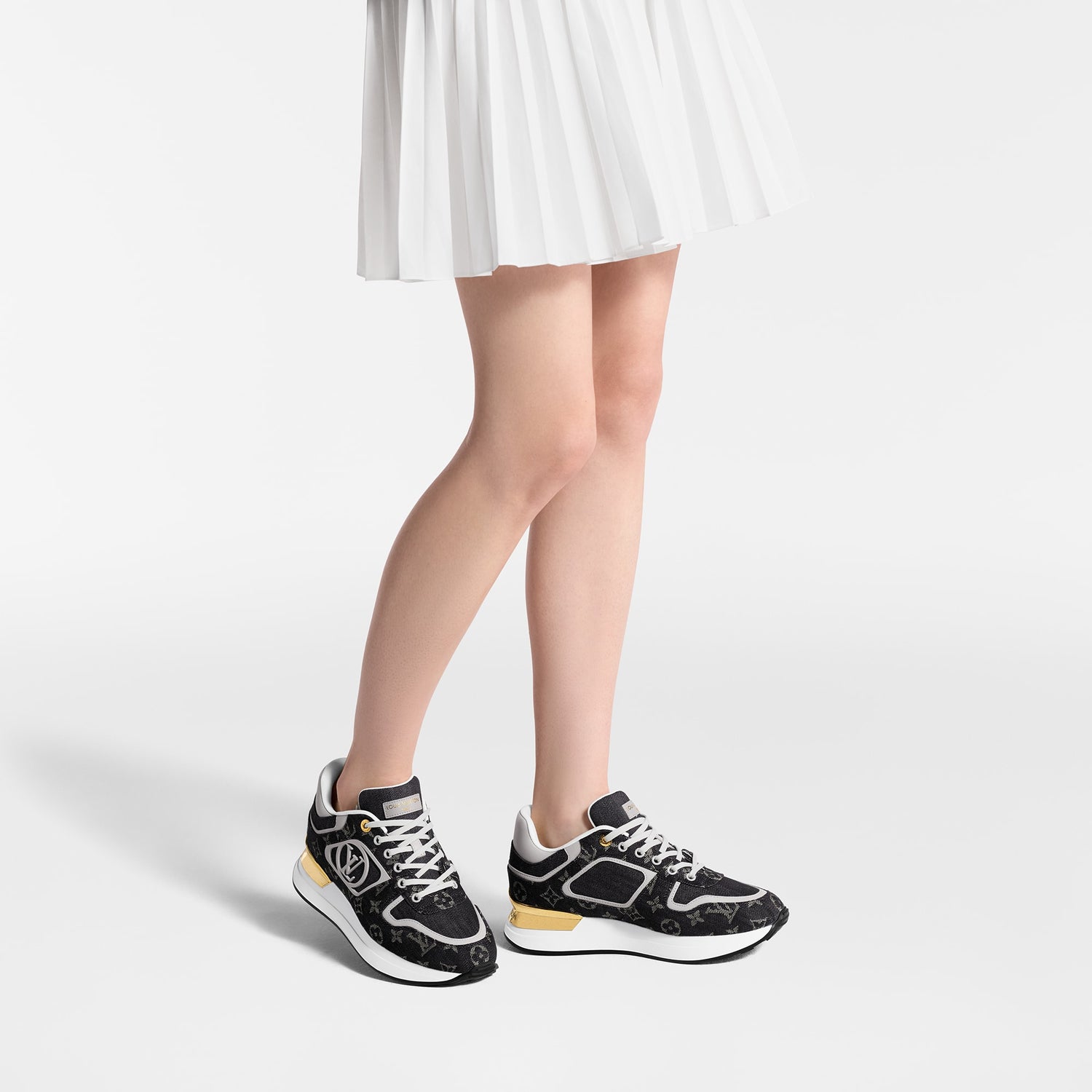 Neo Run Away Sneaker