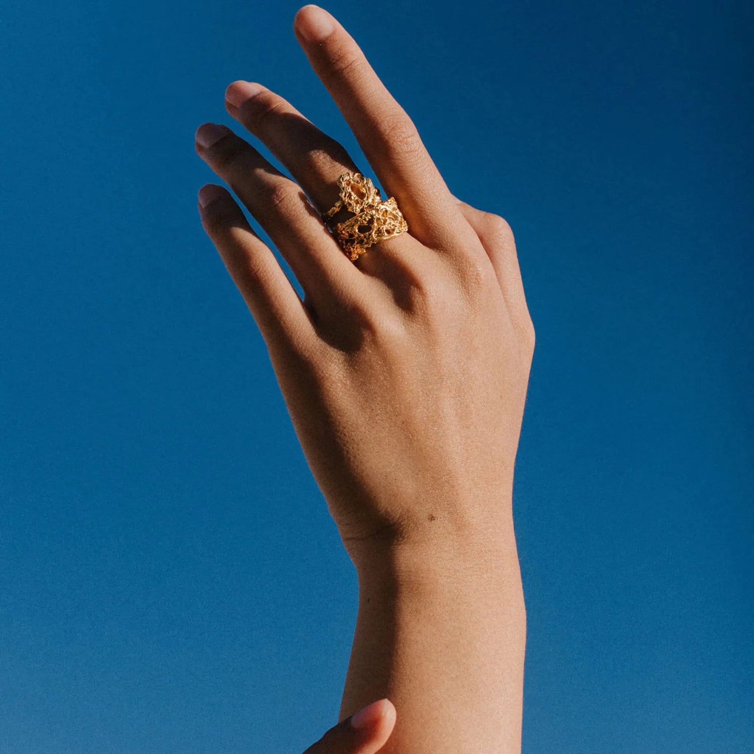 Loveness Lee Piloso Ring, 18k Gold Model Hand
