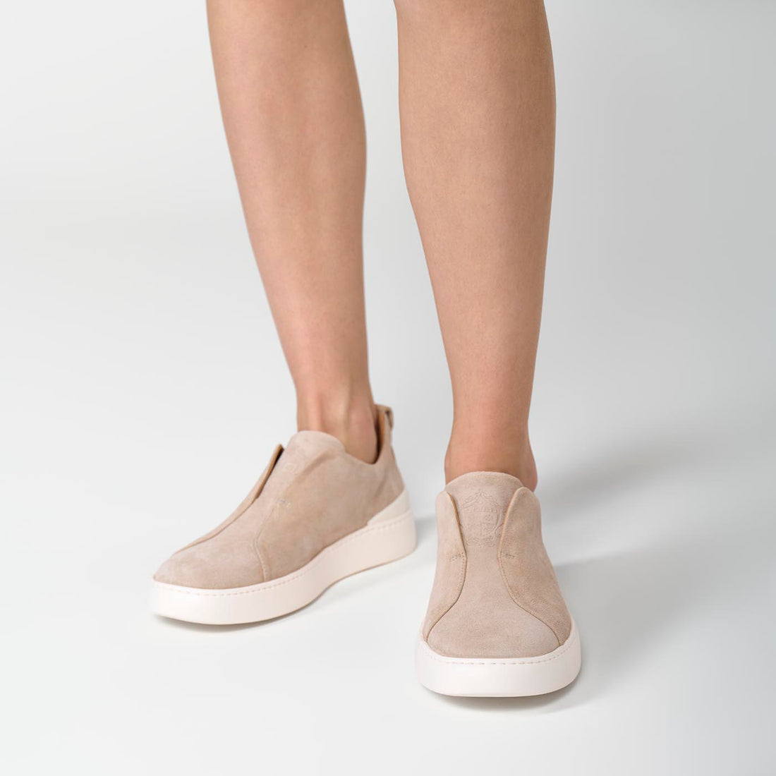 Ogier Bergamo Sneakers من الشمواه بلون بيج فاتح، من الأمام