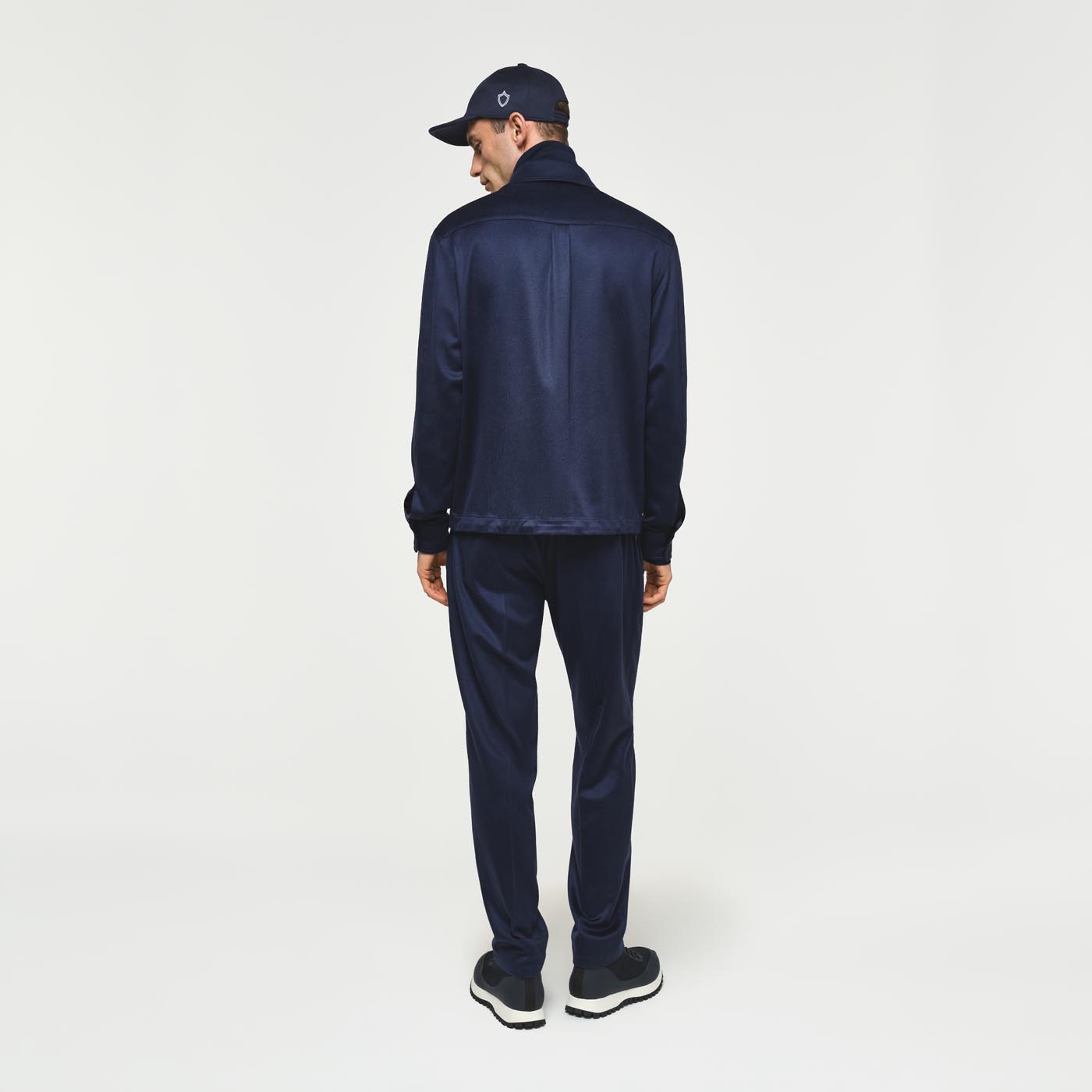 Ogier Courmayeur Zibellino Cashmere Pants Navy , Model