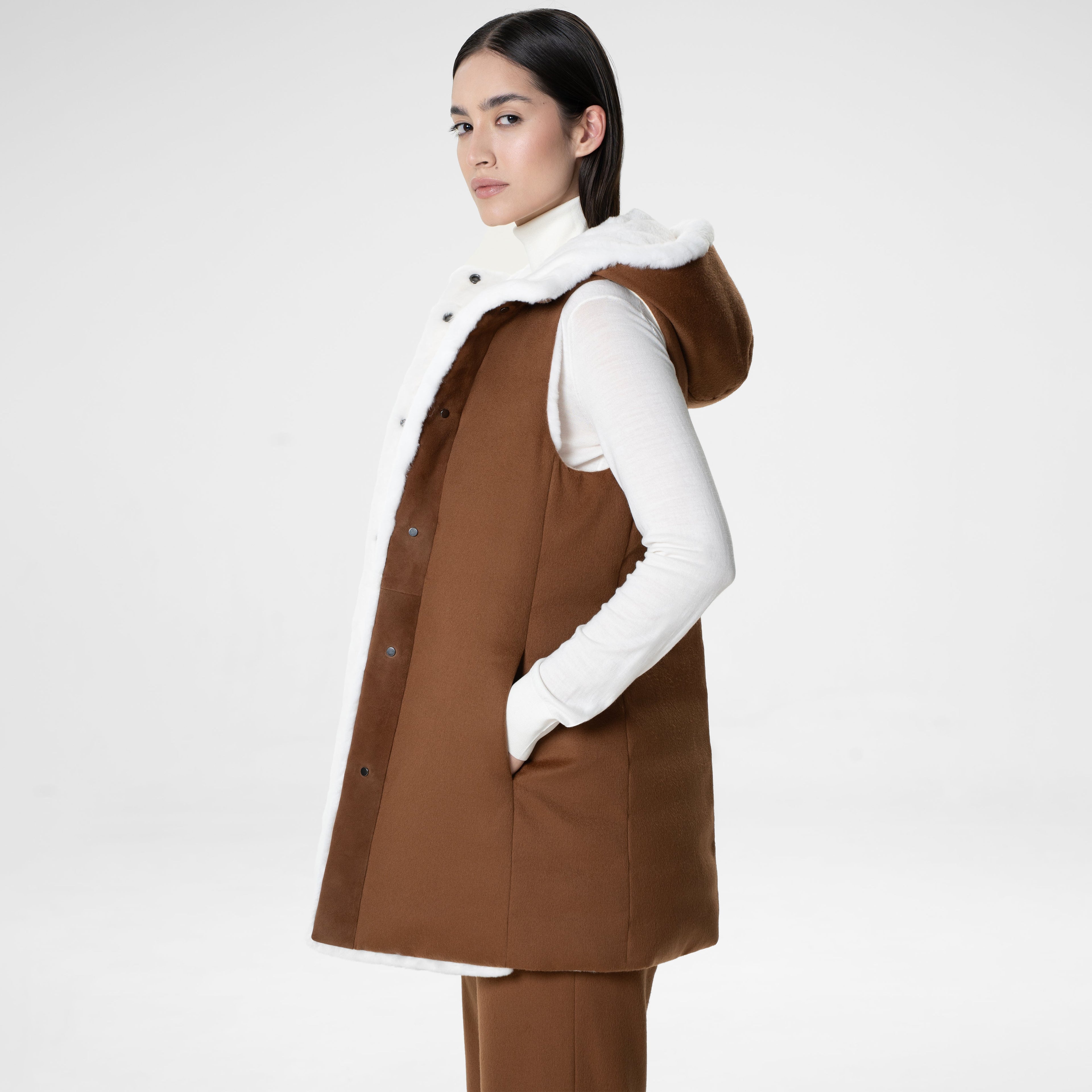 Kyoto Reversible Vest mdel side