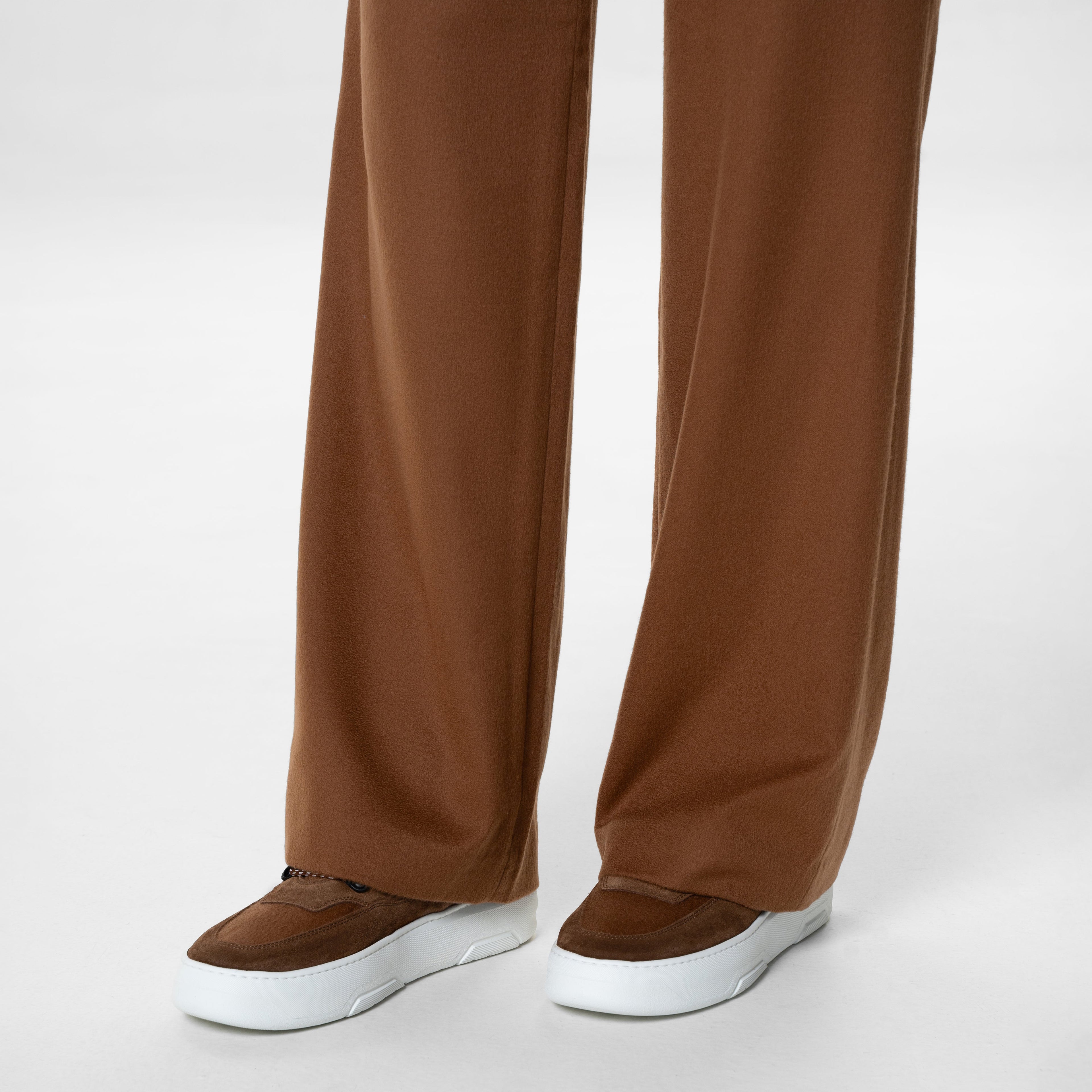 Ogier Stella Pants, Model closeup bottom