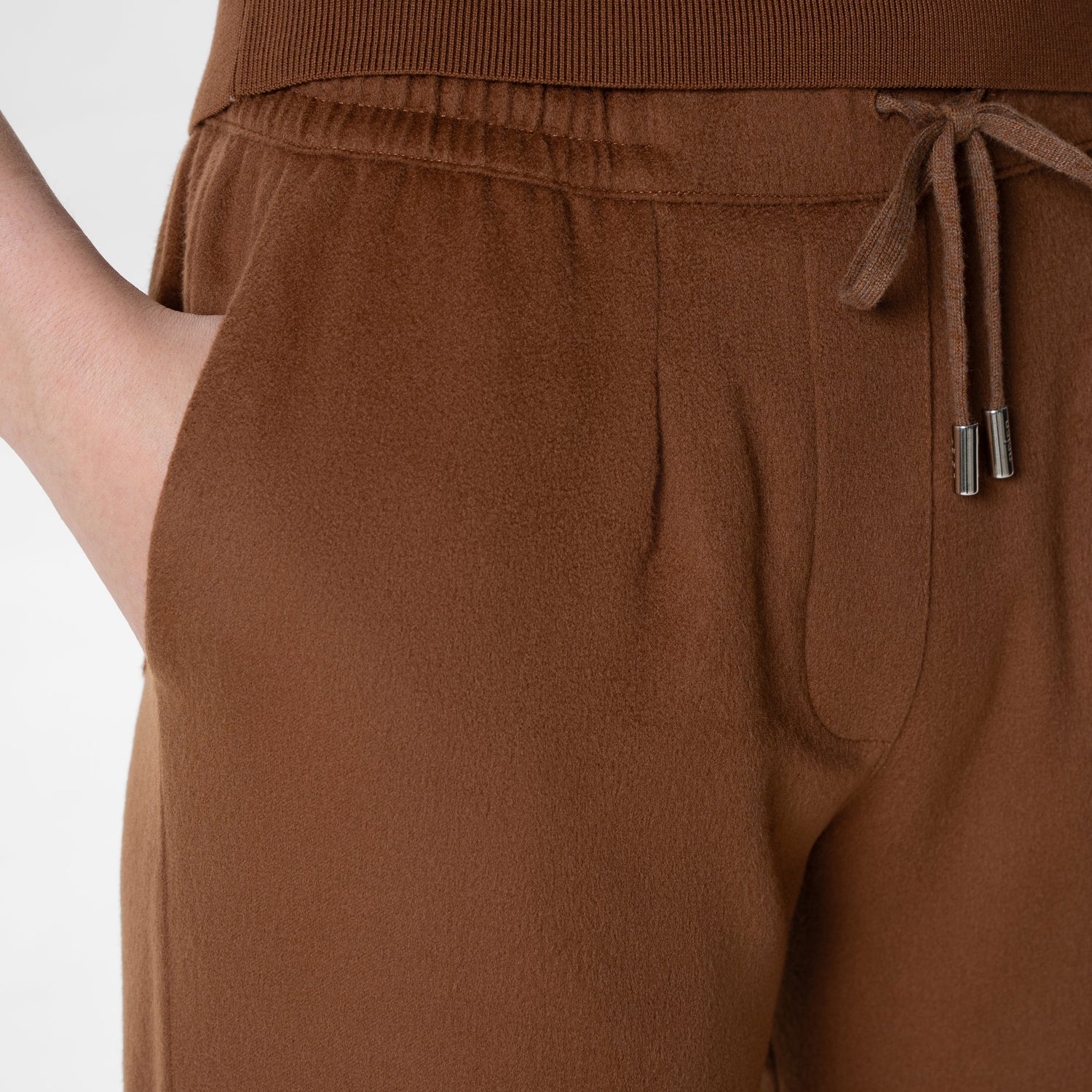 Ogier Stella Pants, Model closeup