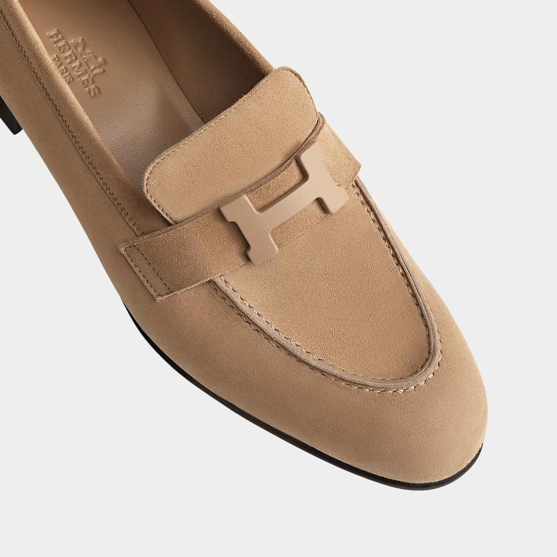 alt
Loafer Hermes Paris من جلد الماعز السويدي للنساء، بيج أرجيل، علوي