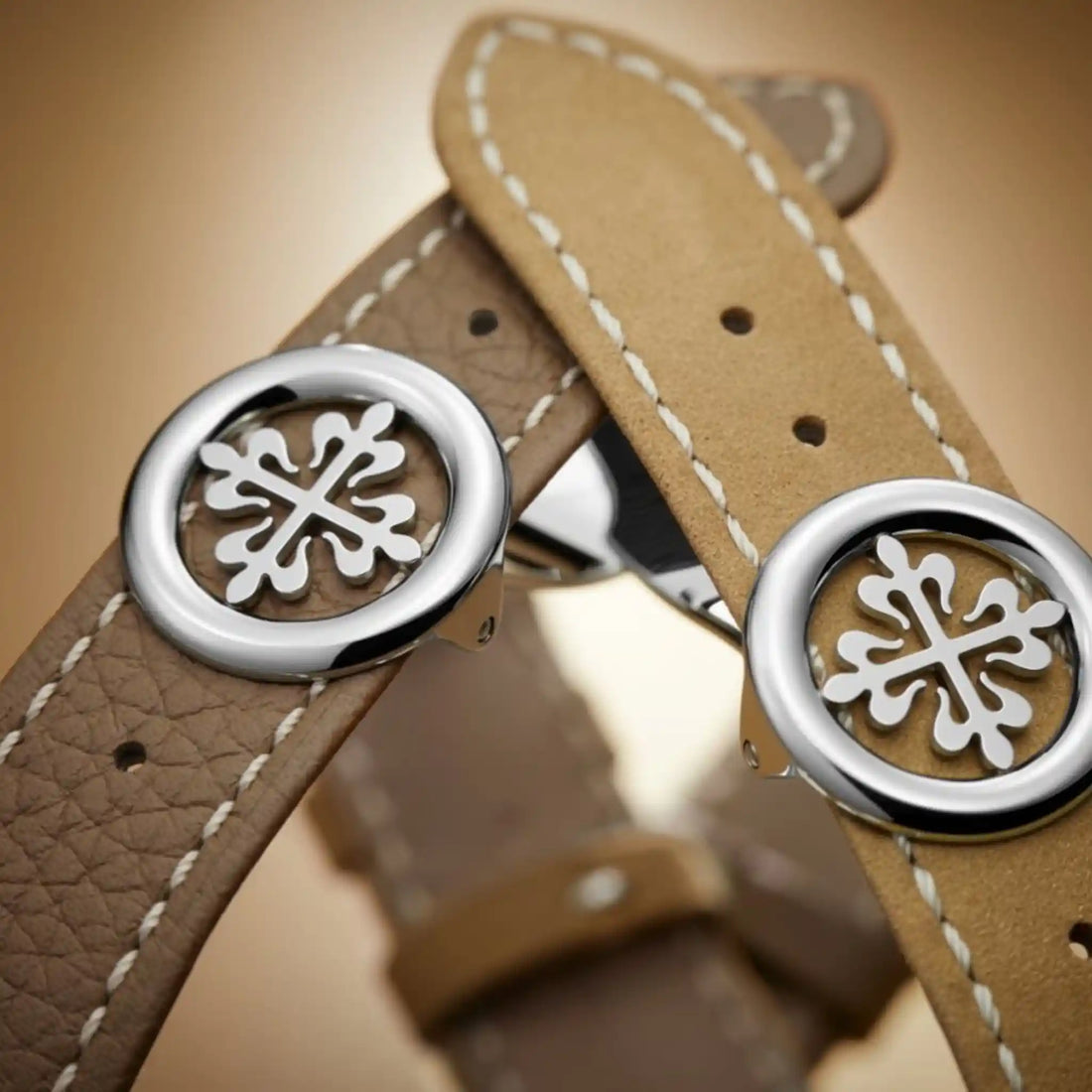 Patek Philippe 5935A-001 كرونوغراف فلاب باك للتوقيت العالمي، كلا السوارين