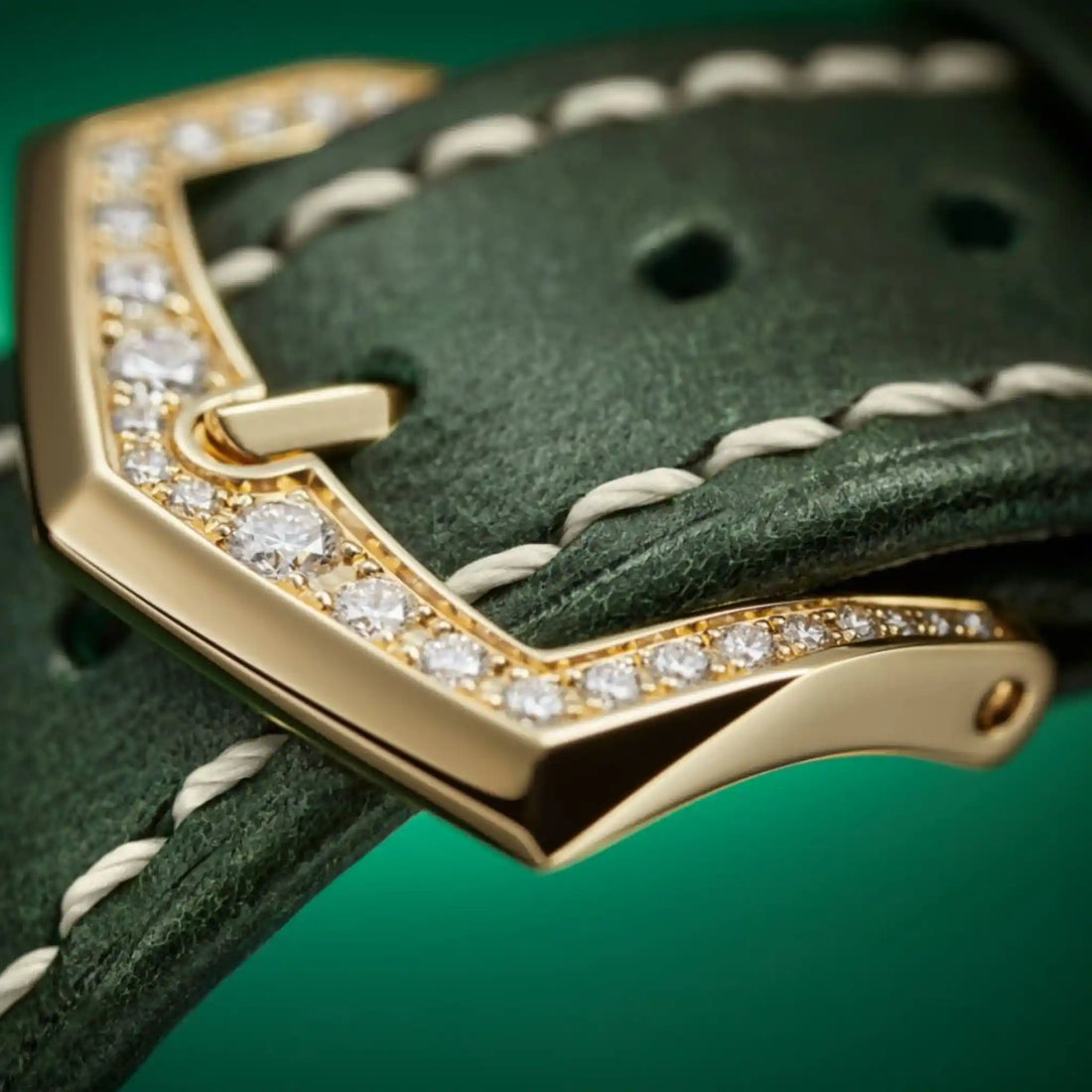 Patek Philippe 7130R-014 التوقيت العالمي، المشبك، لقطة مقرّبة