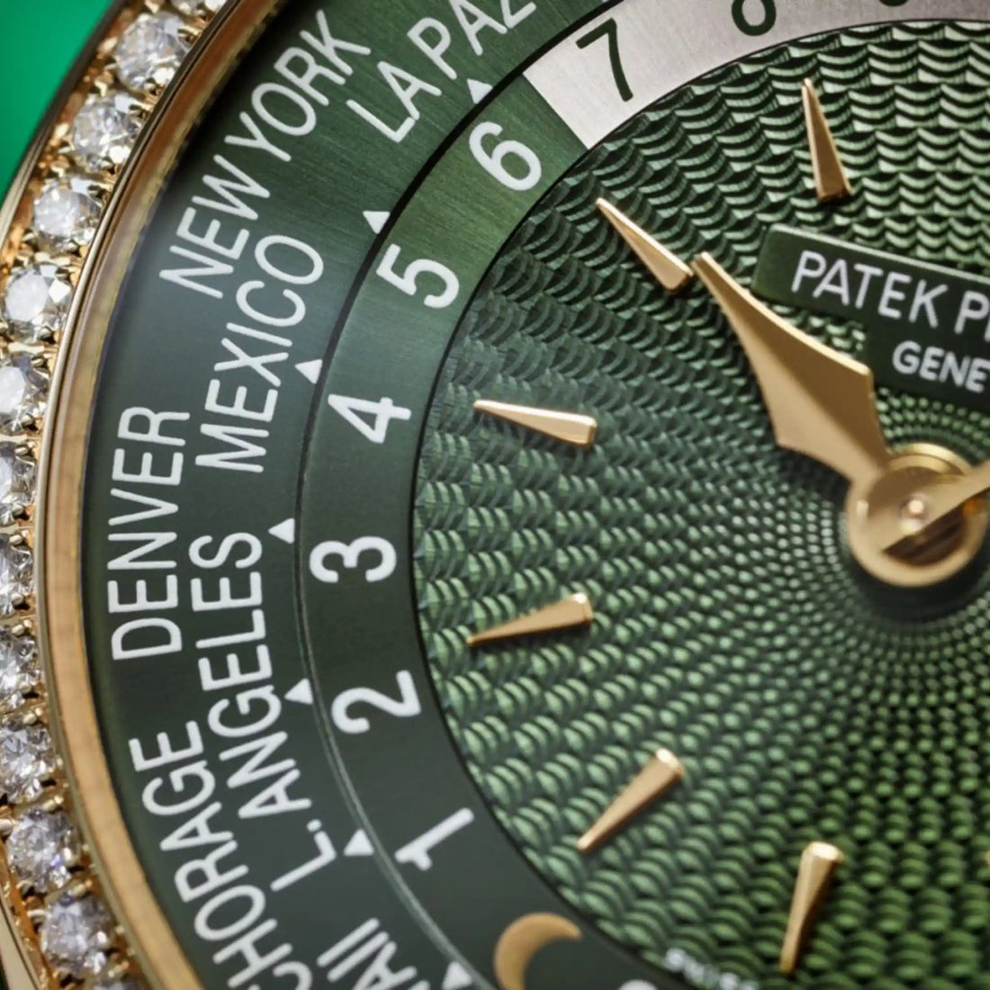 Patek Philippe 7130R-014 توقيت عالمي، المينا، لقطة مقرّبة