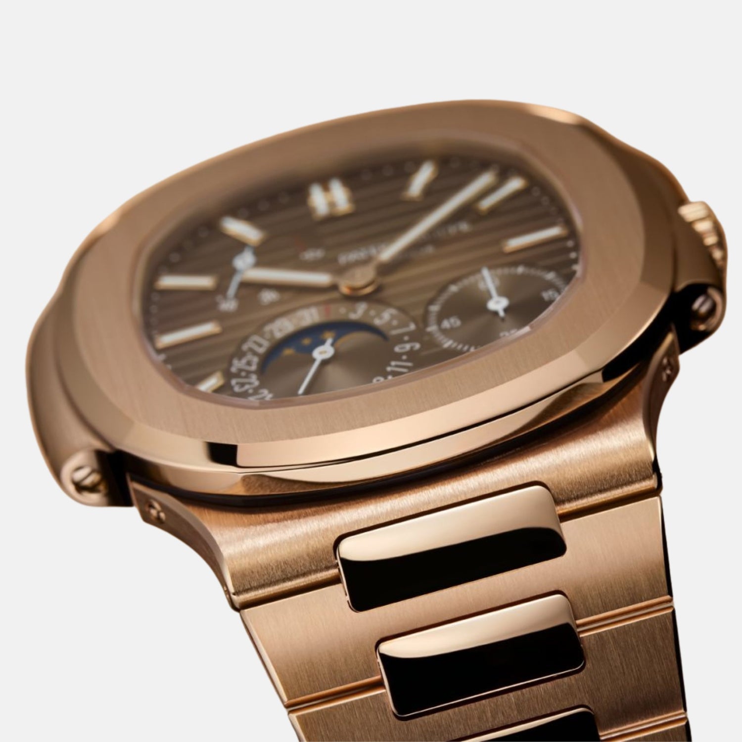 Patek Philippe Nautilus 5712/1R-001 Sunburst Self-Winding, Closeup