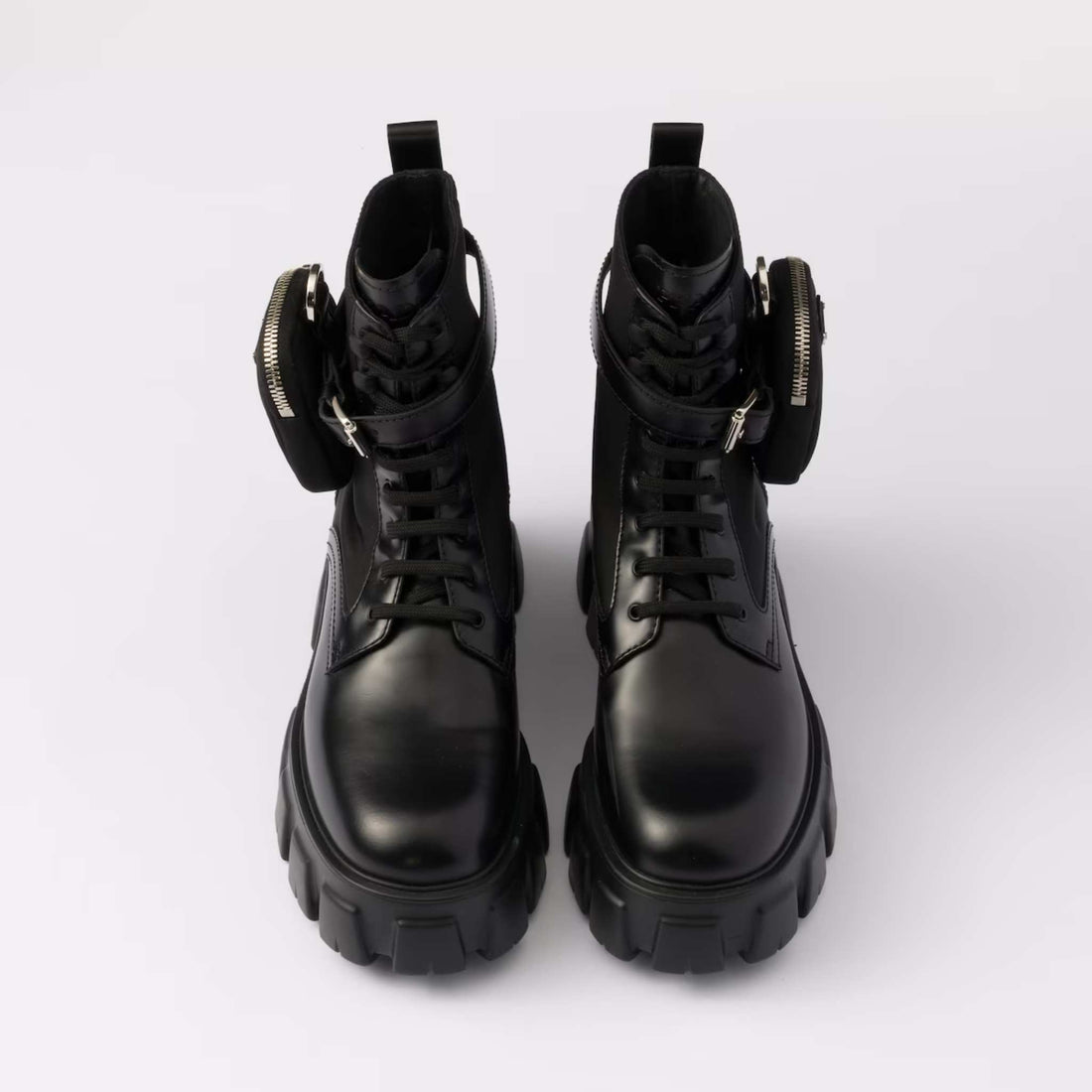 txt
حذاء Prada Monolith من الجلد وRe-Nylon مع حقيبة، أسود، من الأعلى