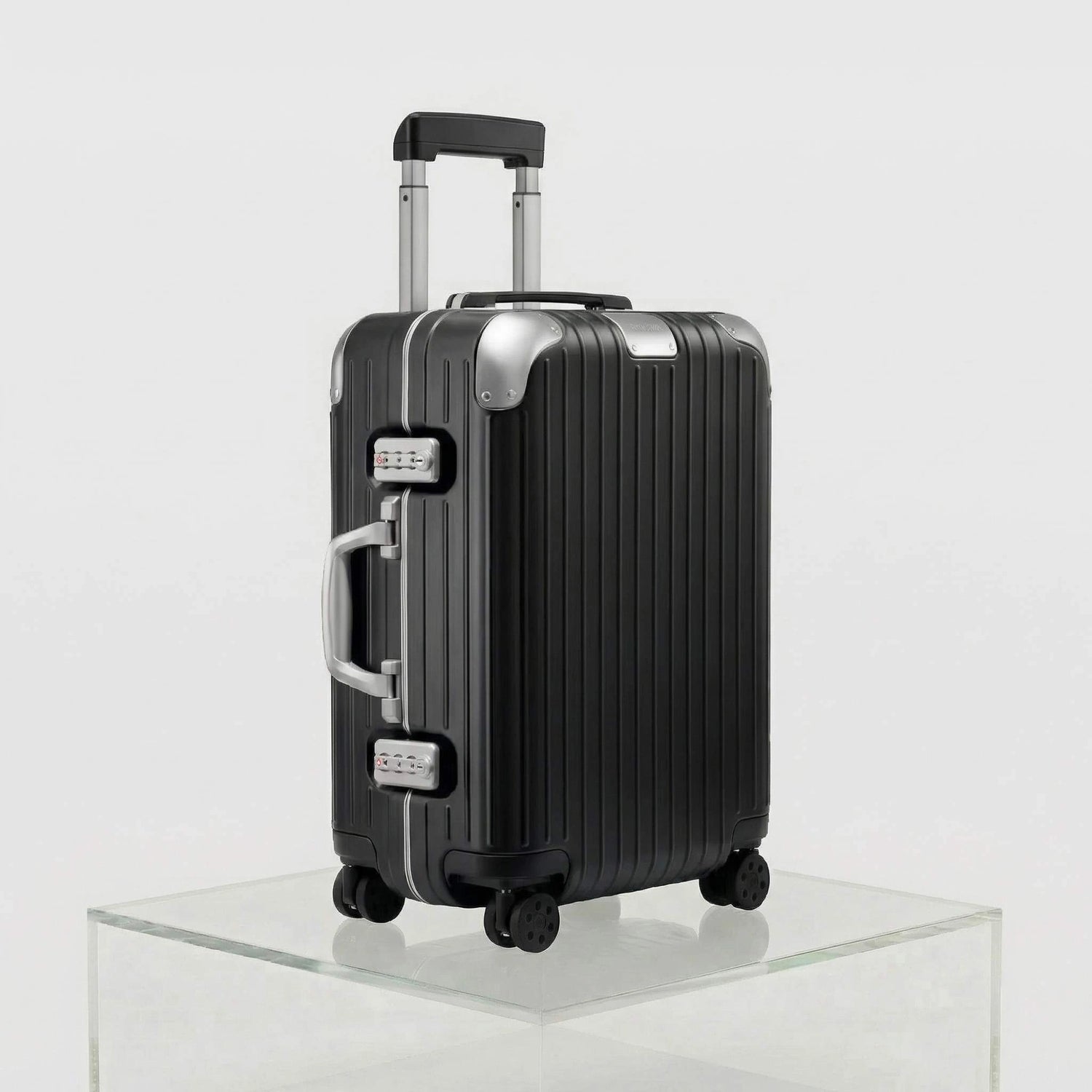 Rimowa Cabin Hybrid Matte Black, Side, Studio
