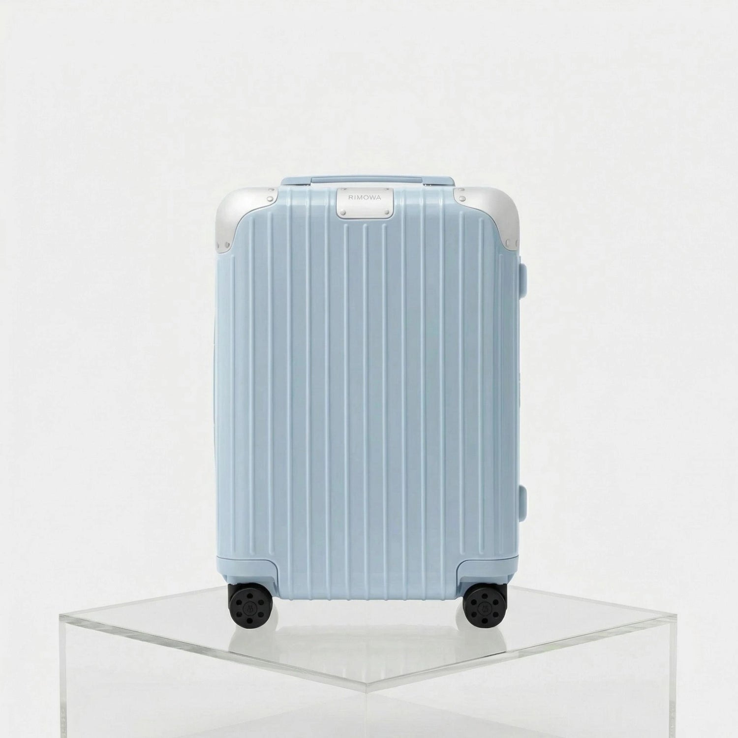 Rimowa Cabin Hybrid Gloss Sky Blue, Front, Studio