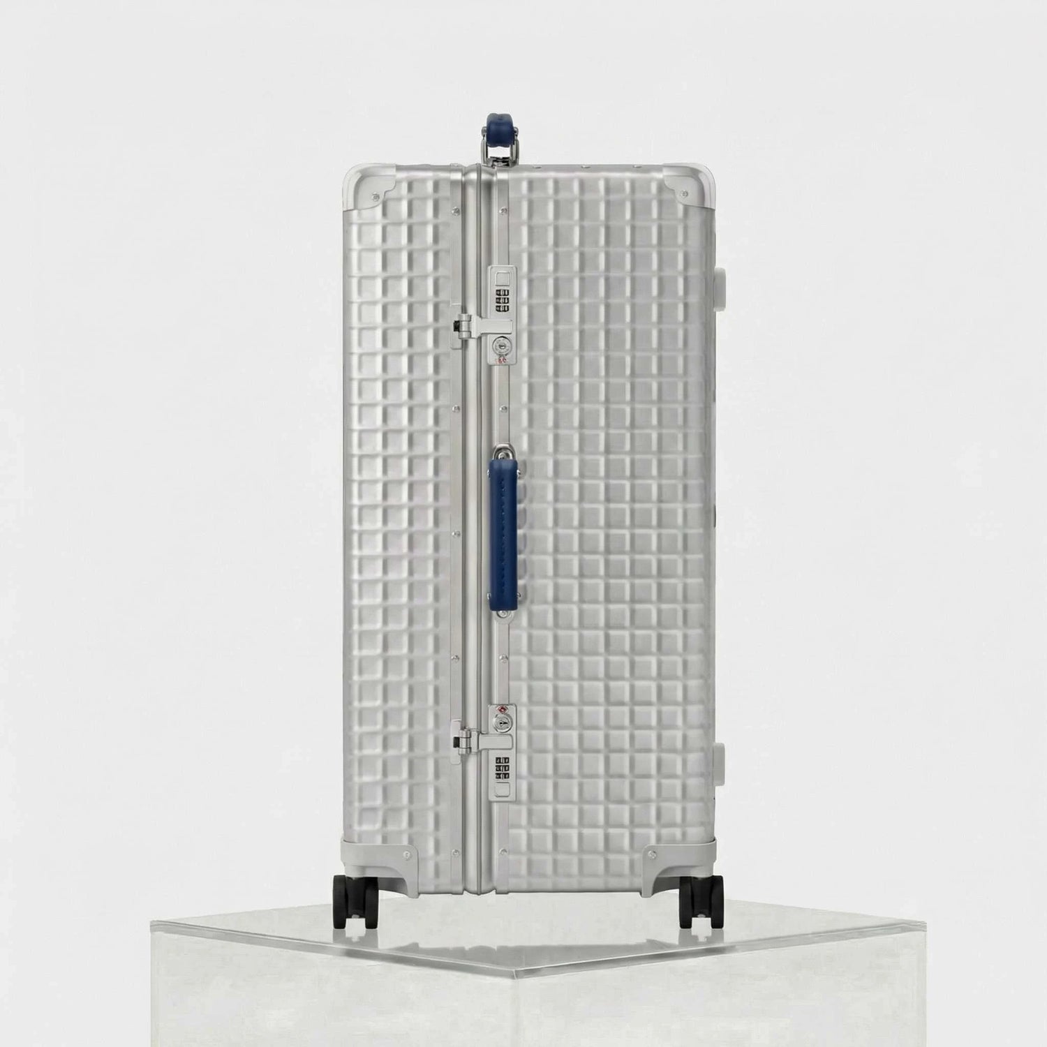 Rimowa Classic Aluminium Grid Trunk Limited Edition, Handle Side