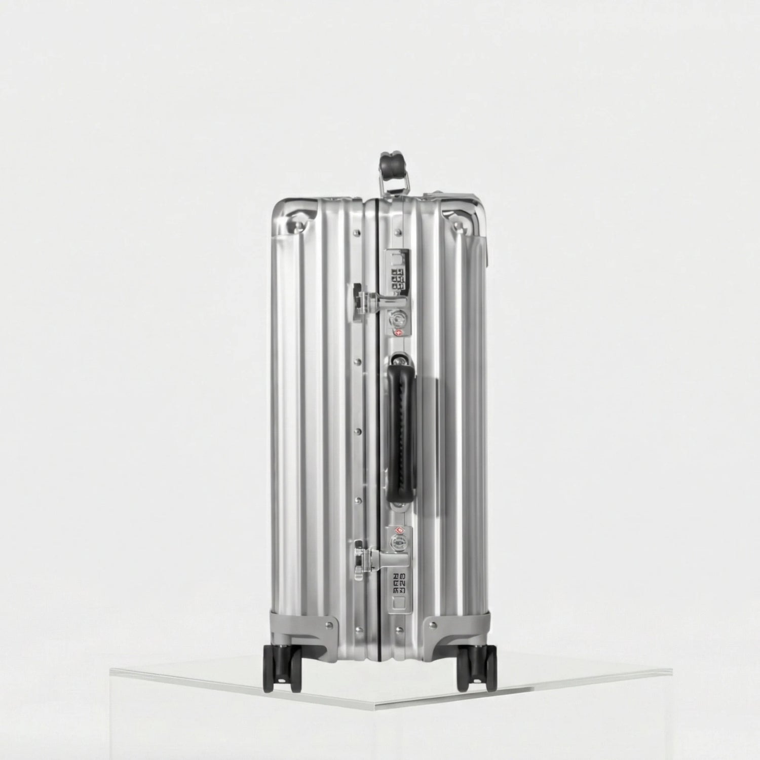 Rimowa Classic Cabin, Silver, Side