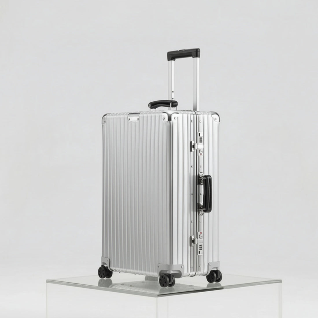 Rimowa Classic Check In M, Side