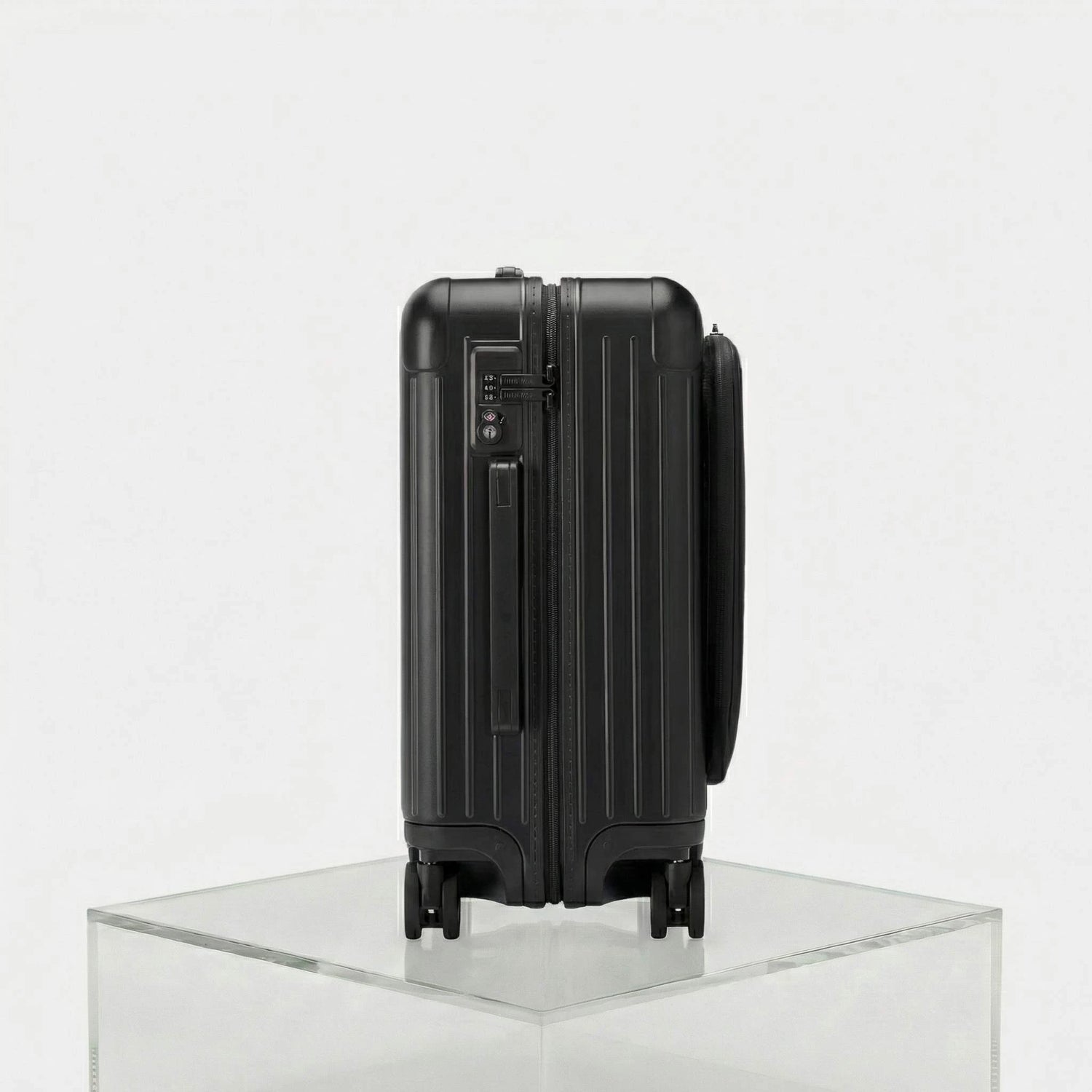 Rimowa Essential Sleeve Cabin Plus, Black, Handle side