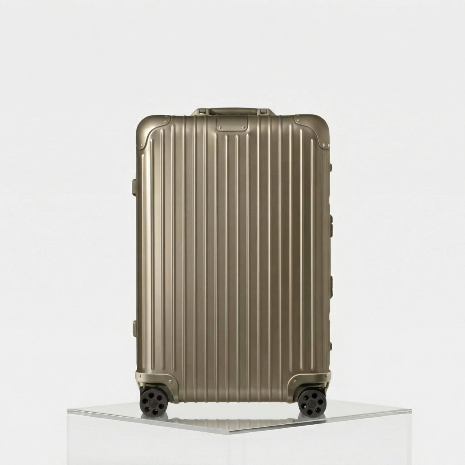 Rimowa Original Check In M, Titanium, Front