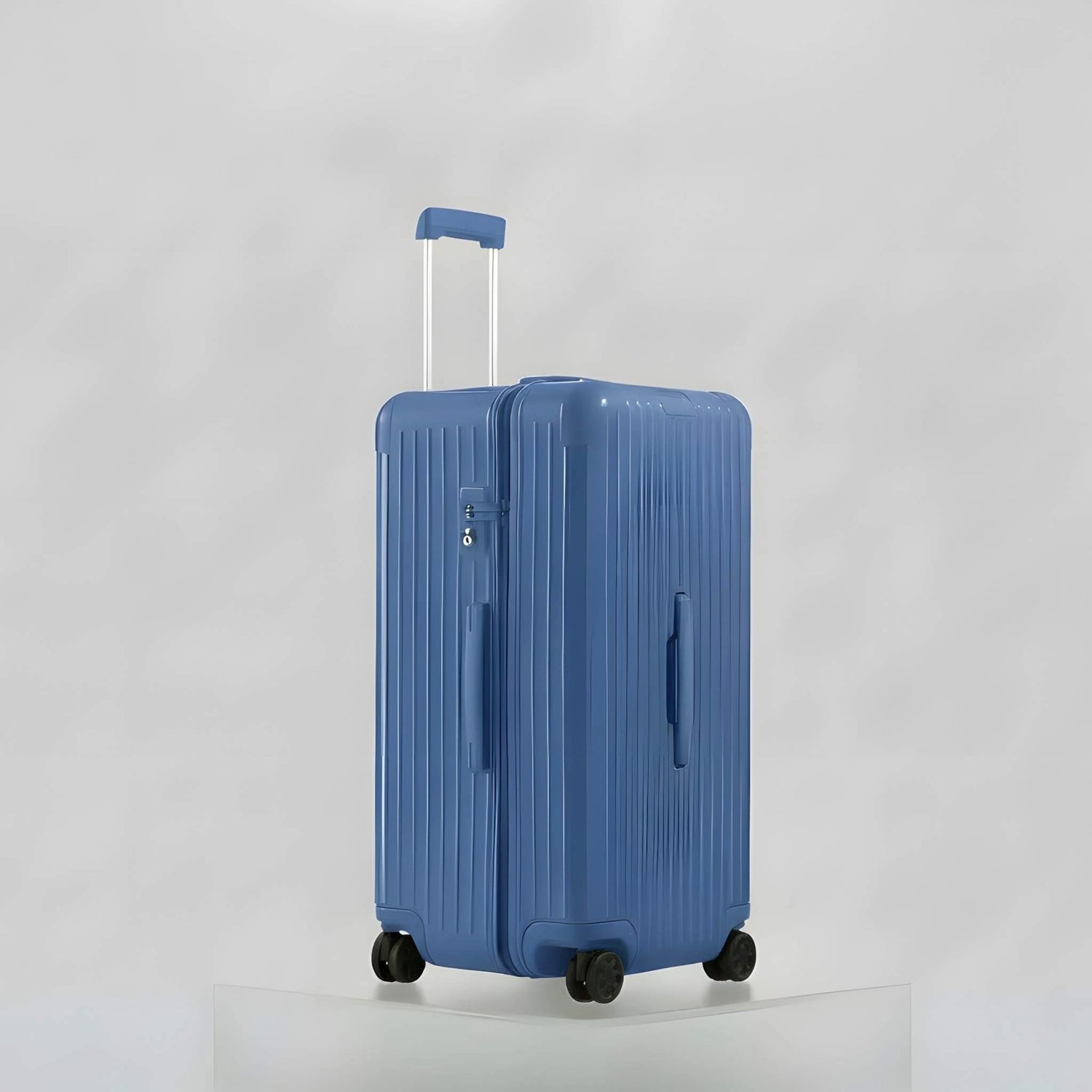 Rimowa Trunk Plus Essential, Sea Blue, Full, Studio