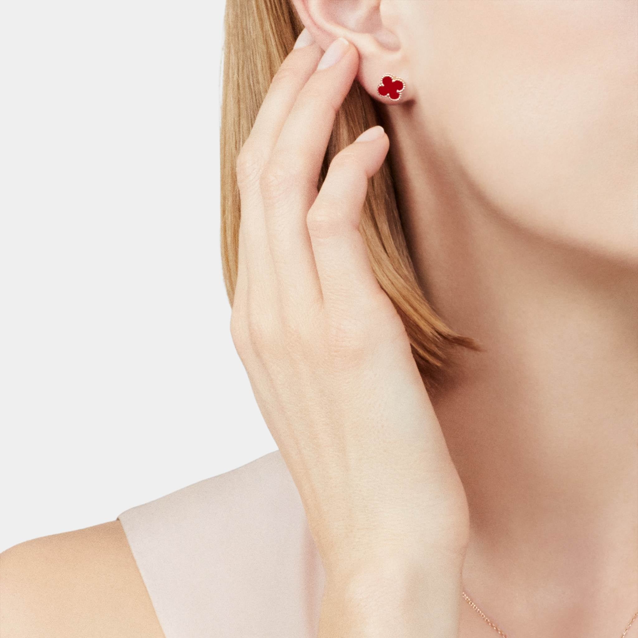 Van Cleef &amp; Arpels Sweet Alhambra Earstuds Rose Gold Carnelian, Model