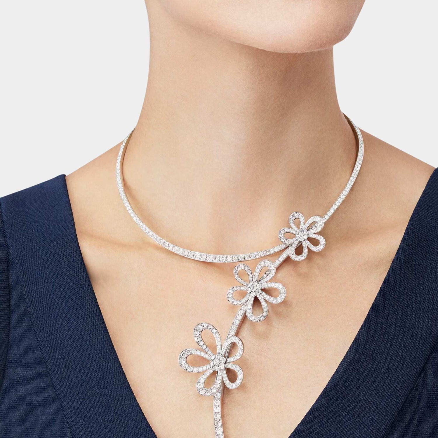 Van Cleef &amp; Arpels Flowerlace Necklace White Gold Diamond, Model