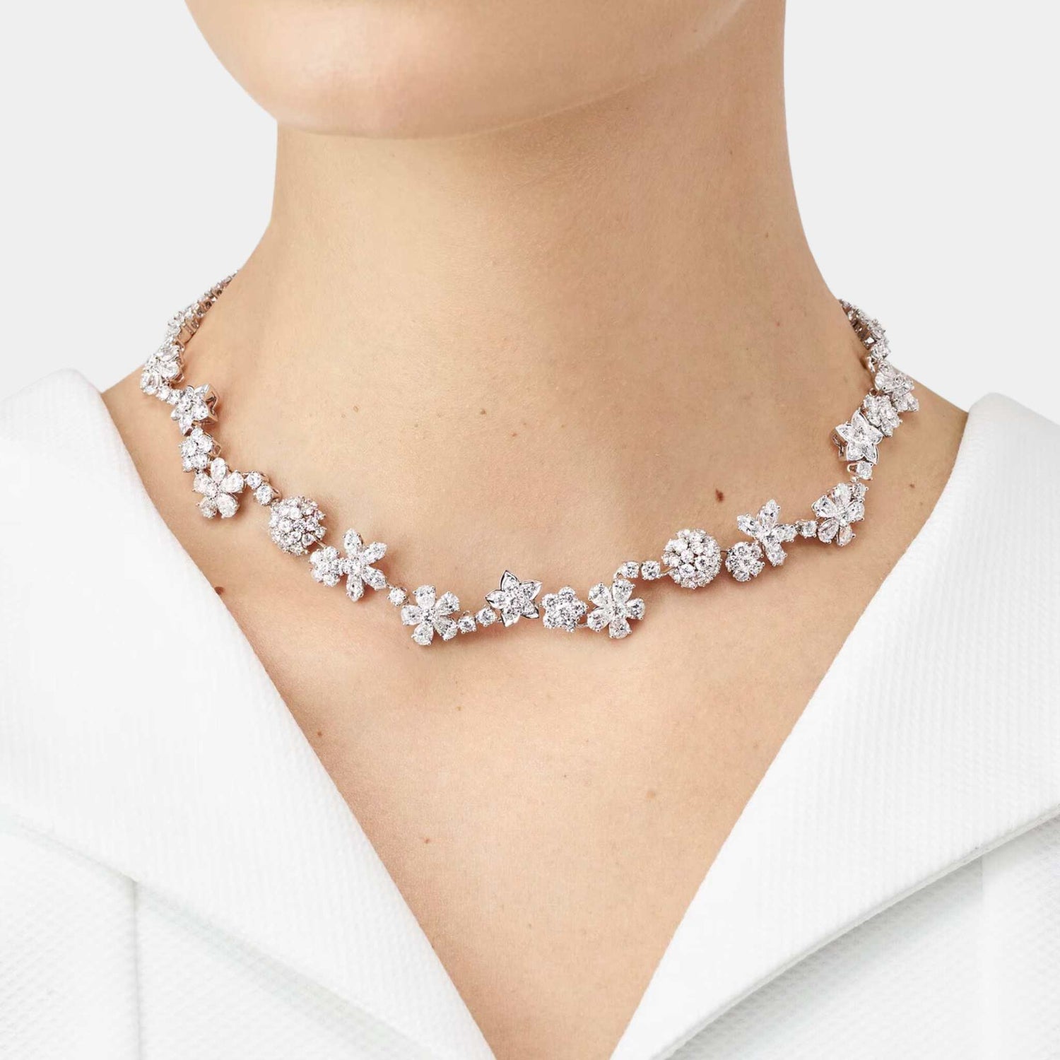 Van Cleef &amp; Arpels Folie des Prés Necklace White Gold Diamond, Model