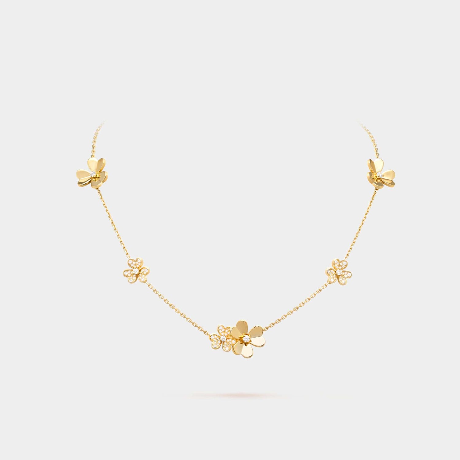 Van Cleef &amp; Arpels Frivole Necklace 9 Flowers Yellow Gold Diamond. Front