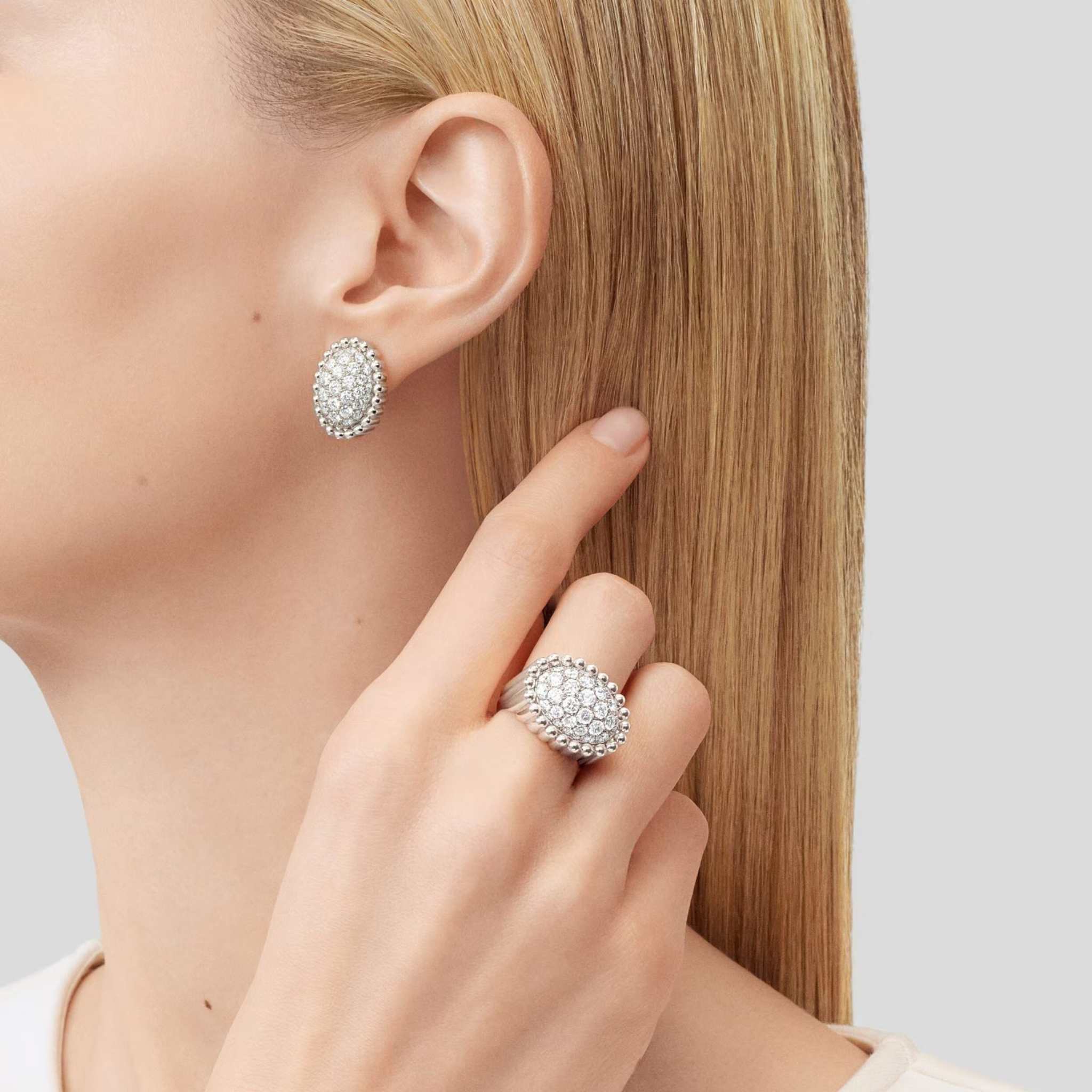 Van Cleef &amp; Arpels Perlée Diamonds Pavé Earrings White Gold Diamond, Model