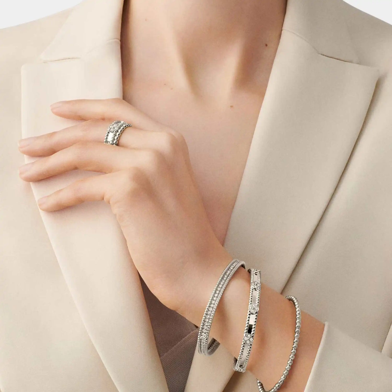 Van Cleef Arpels Perlée Sweet Clovers Ring White Gold Diamond