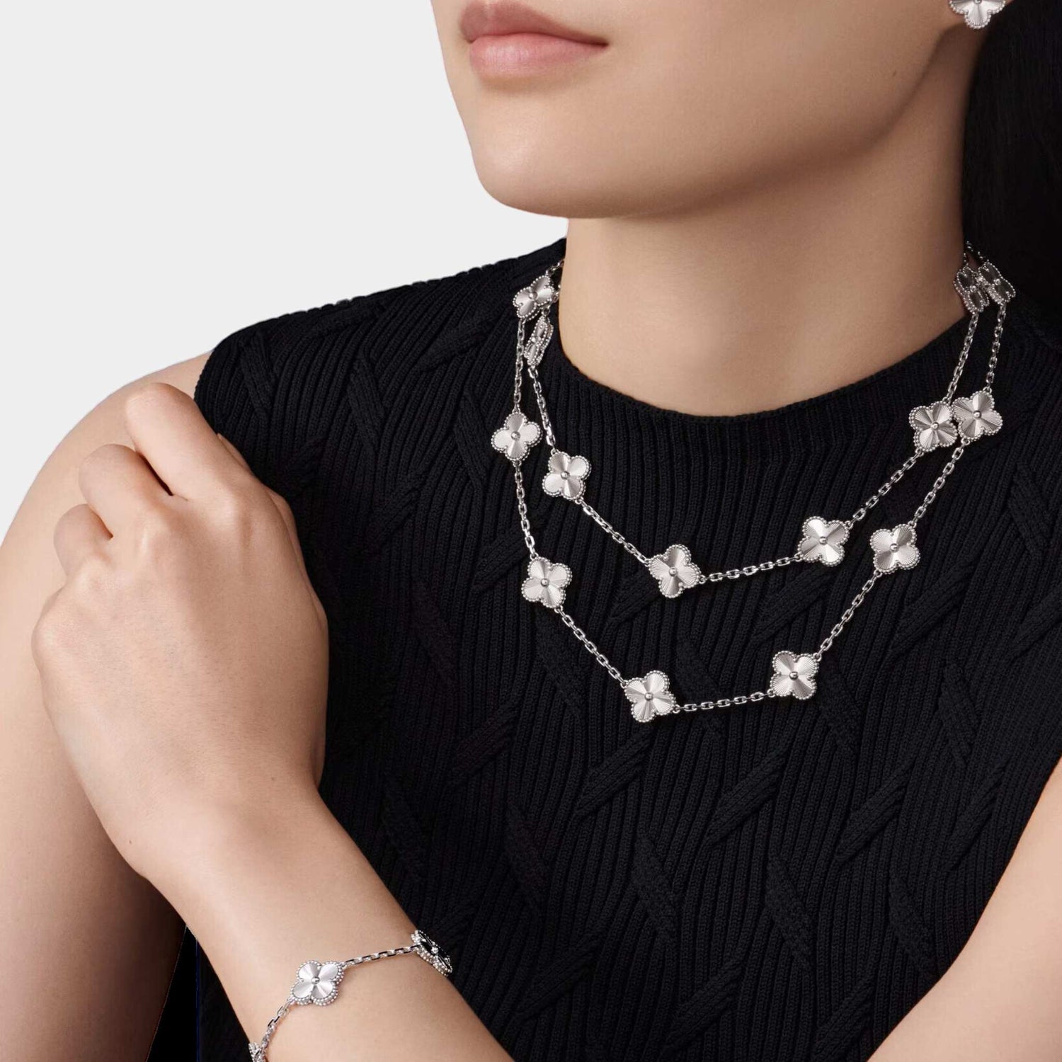 Arpels Alhambra Necklace Vca Necklace Meaning Magic Alhambra Van