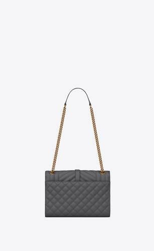 envelope medium in quilted grain de poudre embossed leather